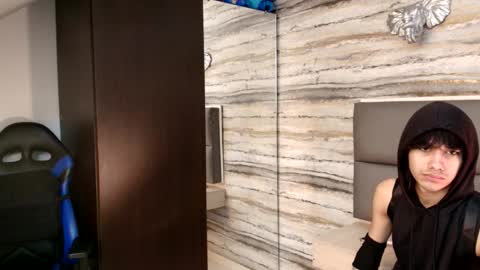 twinslovers_ online show from 2, 12, 2025