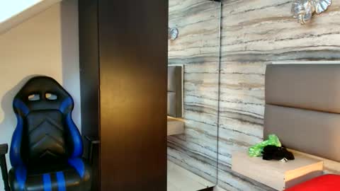 twinslovers_ online show from 19, 1, 2026