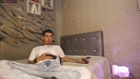 Snapshot of tyl3r_coop3r chatting on 15, 2, 2026 tyl3r_coop3r online show from 15, 2, 2026