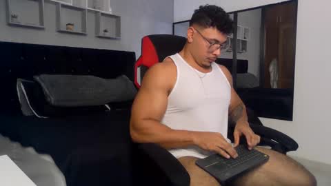 Snapshot of tyler_hank1 chatting on 29, 9, 2025 tyler_hank1 online show from 29, 9, 2025