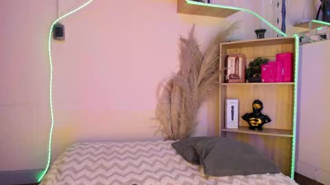 tylla__ online show from 5, 4, 2026