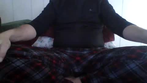 Snapshot of u_caught_us chatting on 5, 1, 2025 u_caught_us online show from 5, 1, 2025