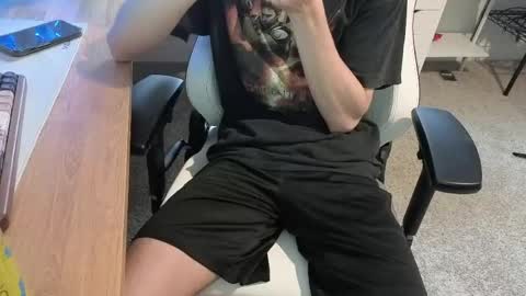 Love Lain online show from 5, 5, 2026