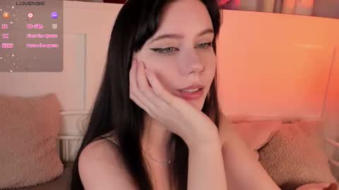 Una  online show from 7, 11, 2025