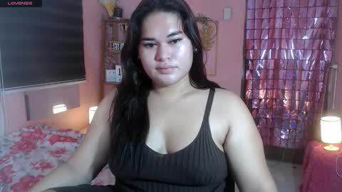 Snapshot of ur_baby_rebbecca chatting on 23, 11, 2025 SINGLE online show from 23, 11, 2025