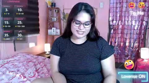 Snapshot of ur_baby_rebbecca chatting on 14, 12, 2025 SINGLE online show from 14, 12, 2025