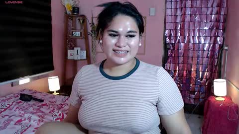 Snapshot of ur_baby_rebbecca chatting on 21, 12, 2025 SINGLE online show from 21, 12, 2025