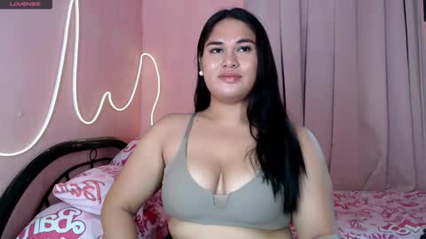 Snapshot of ur_baby_rebbecca chatting on 8, 3, 2026 SINGLE online show from 8, 3, 2026