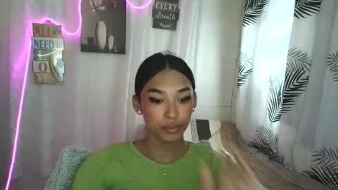 Snapshot of ur_dazzlingmorenaxx chatting on 5, 5, 2026 ur_dazzlingmorenaxx online show from 5, 5, 2026