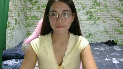 Snapshot of ur_shy_pinay88 chatting on 4, 3, 2026 ZIA online show from 4, 3, 2026