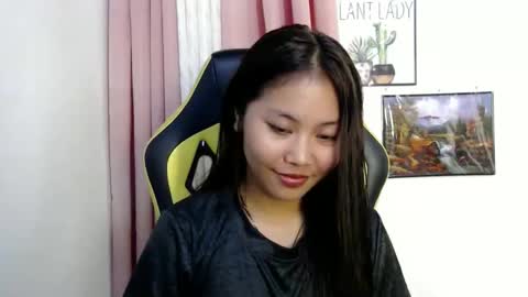 ur_small_girl online show from 15, 11, 2025