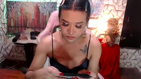 Queen lucy online show from 20, 5, 2026