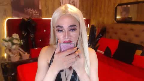 Snapshot of urcumgirlasiants chatting on 12, 1, 2025 KENDALL online show from 12, 1, 2025