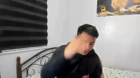 urfucker_vinz online show from 8, 7, 2026