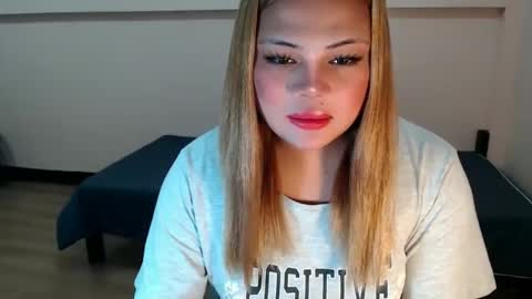 Snapshot of urgoddessophiaxxx chatting on 3, 3, 2026 Miss Sophia3 online show from 3, 3, 2026