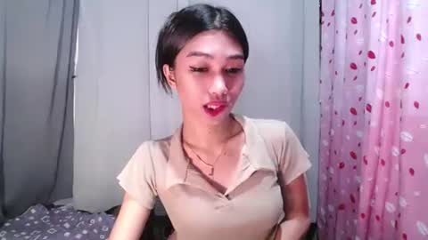 urloverjasmine_xx online show from 14, 5, 2026