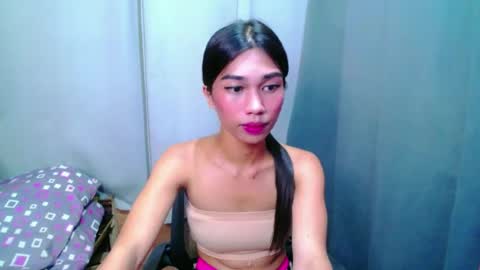 urloverjasmine_xx online show from 14, 6, 2026