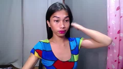 urloverjasmine_xx online show from 14, 6, 2026