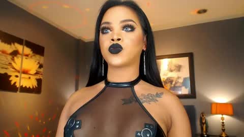 UrMajestyTyra online show from 2, 5, 2026