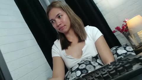 ursweetgirlthea online show from 10, 4, 2026