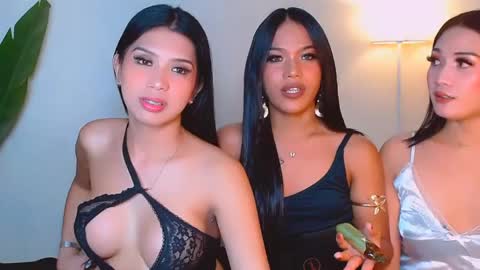 urwildest_margaret online show from 23, 4, 2026
