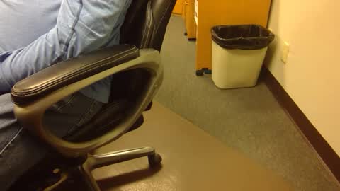 Snapshot of useemie chatting on 4, 12, 2024 useemie online show from 4, 12, 2024