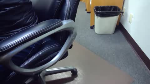 Snapshot of useemie chatting on 3, 1, 2025 useemie online show from 3, 1, 2025