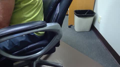 Snapshot of useemie chatting on 12, 9, 2025 useemie online show from 12, 9, 2025