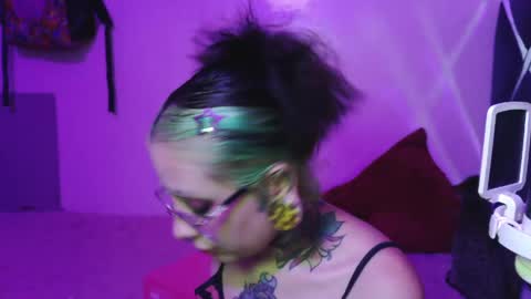 Vainilla Independent model online show from 10, 5, 2026