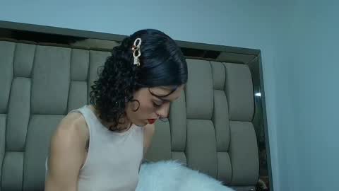 V A I O L E T T  S M I T H online show from 22, 12, 2025