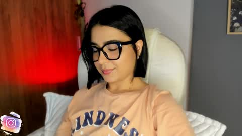 Snapshot of val_varago chatting on 3, 4, 2026 val_varago online show from 3, 4, 2026