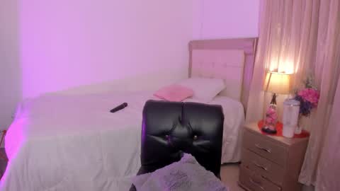 Snapshot of vale_kross chatting on 30, 1, 2025 HI IM NEW online show from 30, 1, 2025