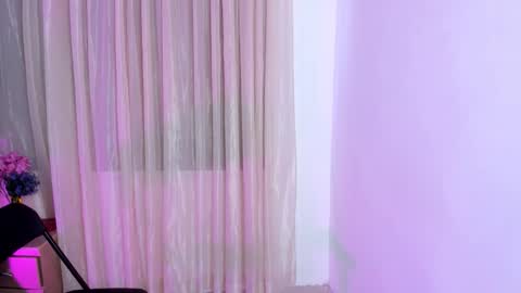 Snapshot of vale_kross chatting on 2, 10, 2025 HI IM NEW online show from 2, 10, 2025