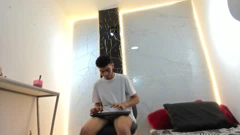 Snapshot of valentin_lux chatting on 16, 3, 2026 VALENTIN online show from 16, 3, 2026