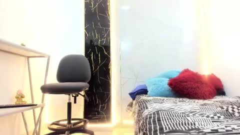 Snapshot of valentin_lux chatting on 17, 3, 2026 VALENTIN online show from 17, 3, 2026