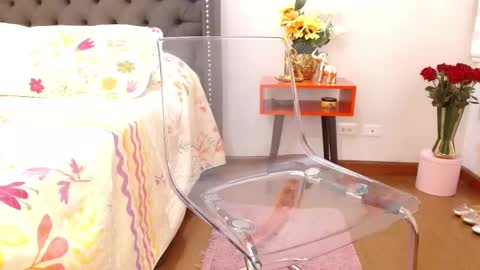 Valen Ferrer online show from 15, 2, 2025