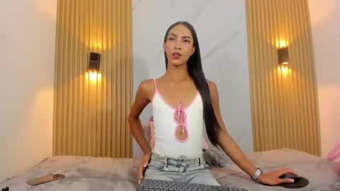 valentinaliux_ online show from 12, 6, 2026