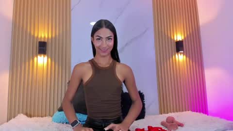 valentinaliux_ online show from 13, 7, 2026