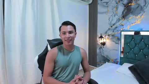 Snapshot of valentino_luxury chatting on 14, 4, 2026 Valentino online show from 14, 4, 2026