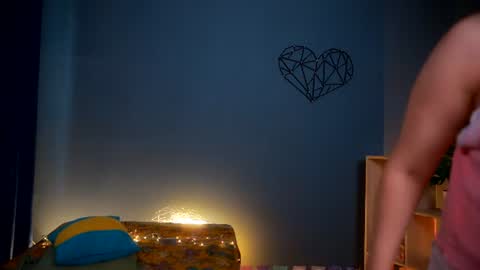 Snapshot of valeri______ chatting on 7, 7, 2026 valeri______ online show from 7, 7, 2026