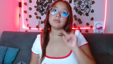 Snapshot of valeria_cherry chatting on 5, 1, 2025 valeria online show from 5, 1, 2025