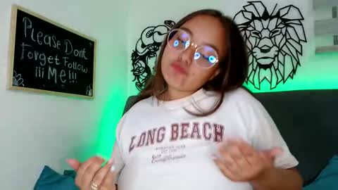 Snapshot of valeria_cherry chatting on 10, 10, 2025 valeria online show from 10, 10, 2025