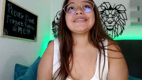 Snapshot of valeria_cherry chatting on 12, 10, 2025 valeria online show from 12, 10, 2025