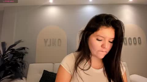 Snapshot of valeriaroldanx chatting on 22, 6, 2026 Valeria online show from 22, 6, 2026