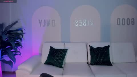 Snapshot of valeriaroldanx chatting on 25, 6, 2026 Valeria online show from 25, 6, 2026