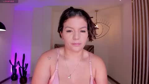 Snapshot of valeriaroldanx chatting on 2, 7, 2026 Valeria online show from 2, 7, 2026