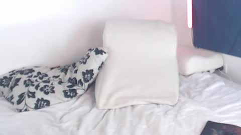 Snapshot of valeriaruiz_1 chatting on 2, 1, 2025 Valeria online show from 2, 1, 2025