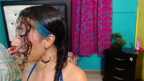 Snapshot of valerie_mase chatting on 22, 1, 2025 vale online show from 22, 1, 2025