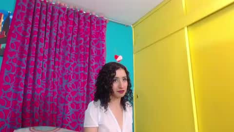 Snapshot of valerie_mase chatting on 21, 2, 2025 vale online show from 21, 2, 2025