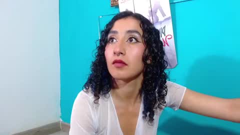 Snapshot of valerie_mase chatting on 21, 2, 2025 vale online show from 21, 2, 2025